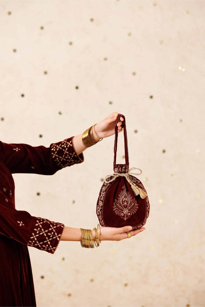 Luxurious Embroidered Pouch For Every Occasion KFW25-147