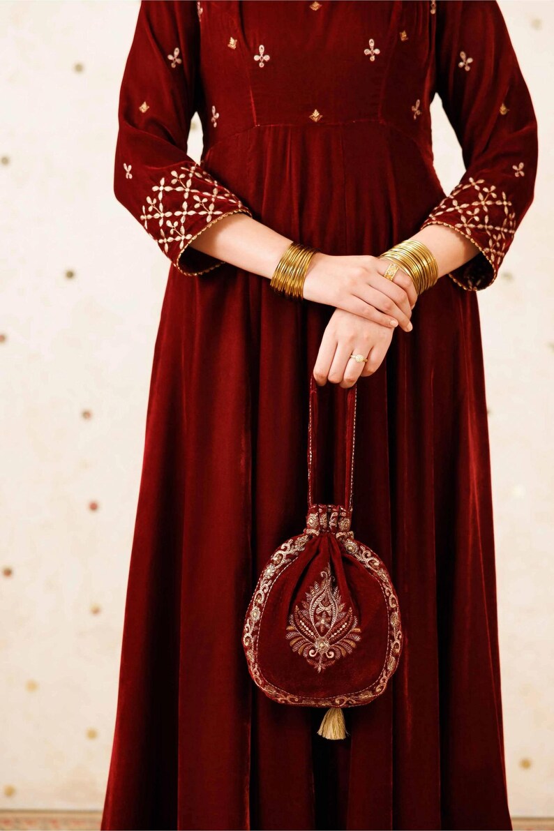 Luxurious Embroidered Pouch For Every Occasion KFW25-147