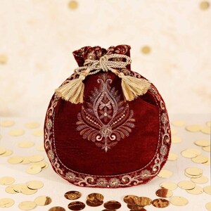 Luxurious Embroidered Pouch For Every Occasion KFW25-147
