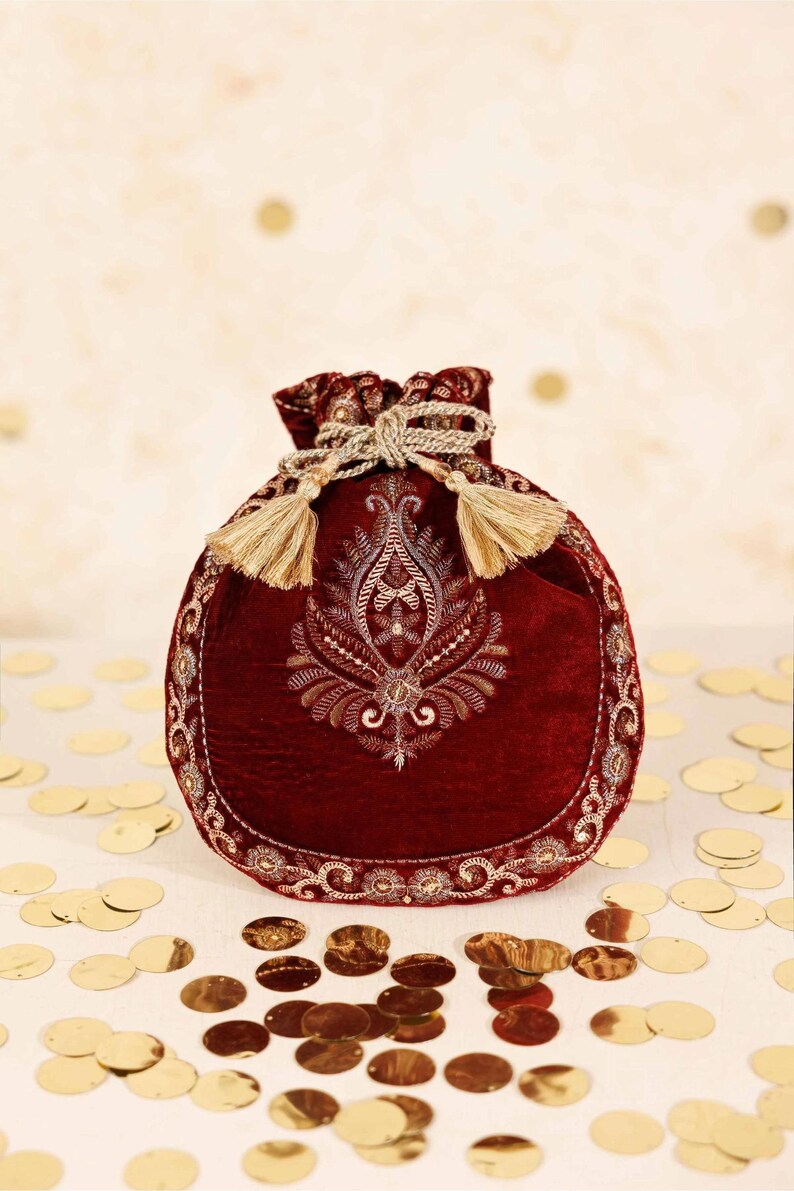 Luxurious Embroidered Pouch For Every Occasion KFW25-147