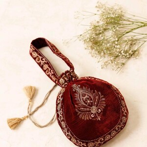 Luxurious Embroidered Pouch For Every Occasion KFW25-147