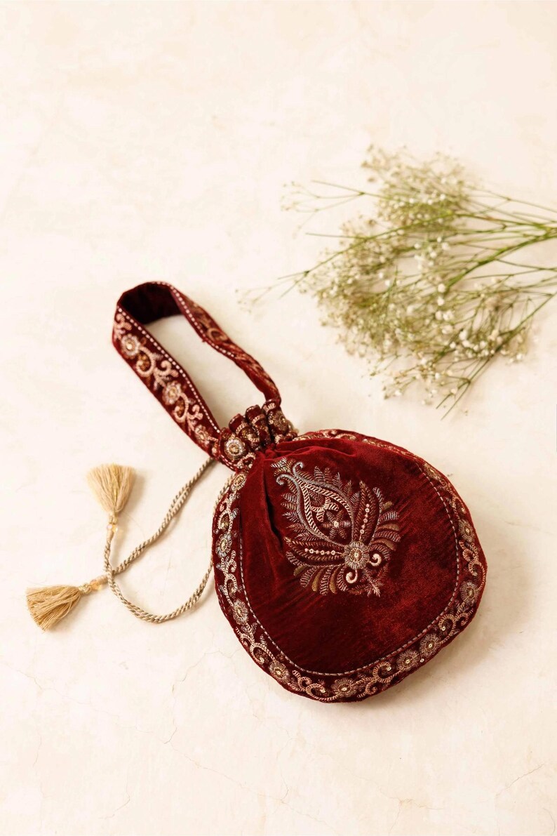 Luxurious Embroidered Pouch For Every Occasion KFW25-147