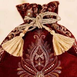 Luxurious Embroidered Pouch For Every Occasion KFW25-147