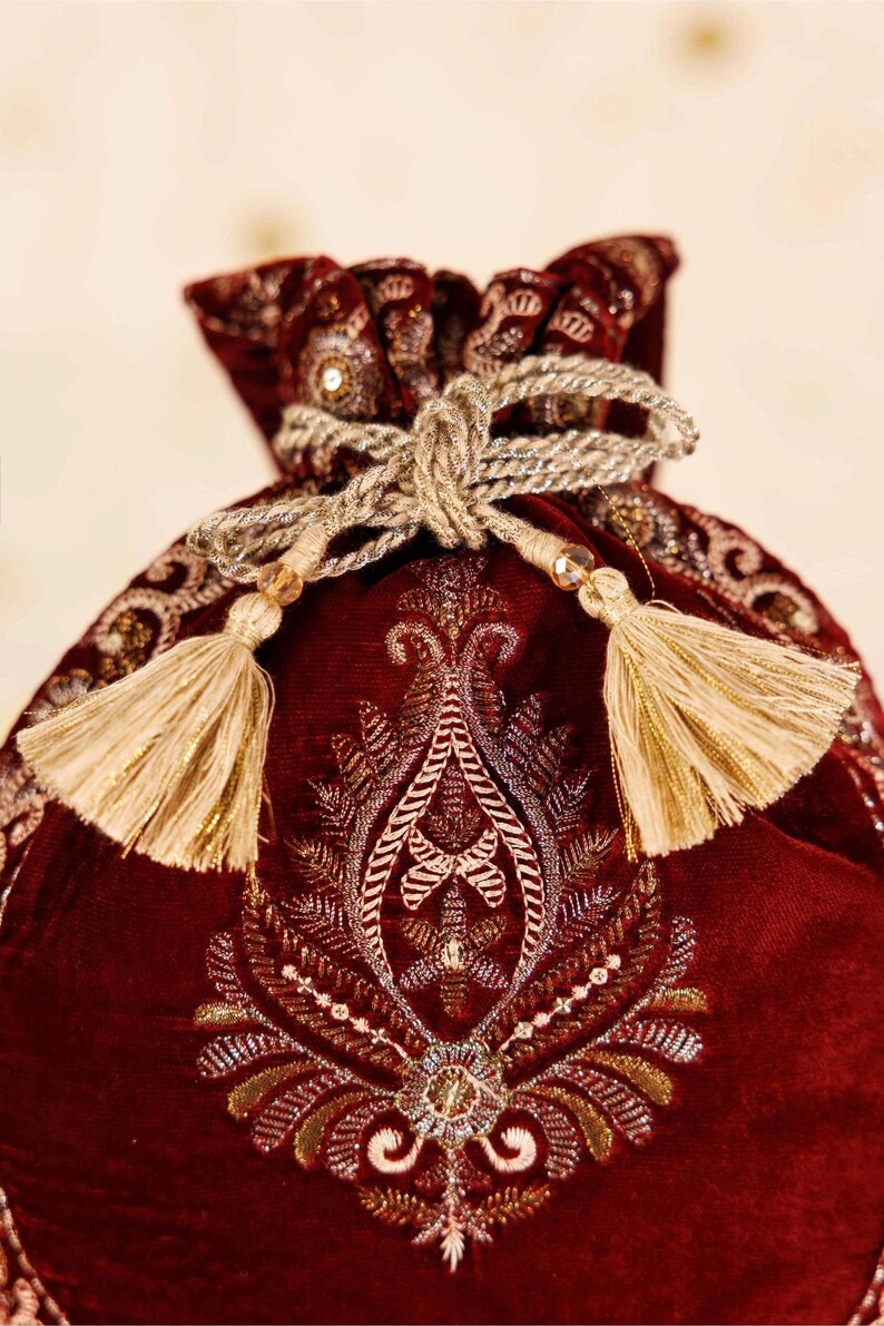 Luxurious Embroidered Pouch For Every Occasion KFW25-147