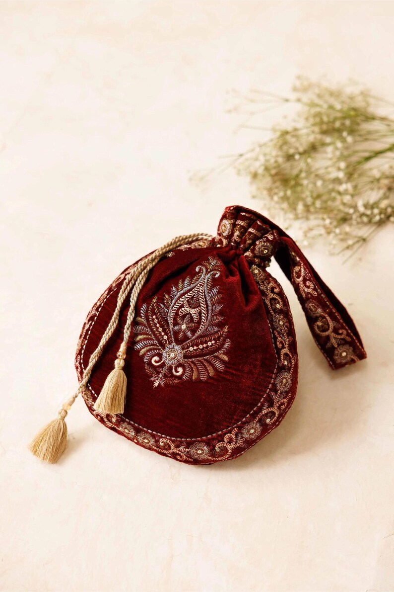 Luxurious Embroidered Pouch For Every Occasion KFW25-147