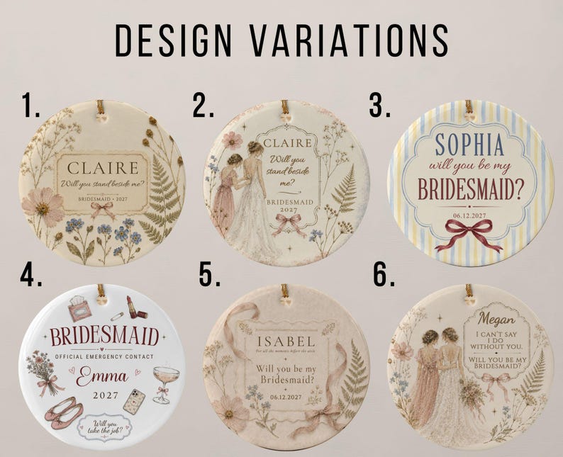 Puede incluir: Seis adornos de cer&aacute;mica circulares numerados del 1 al 6, con varios dise&ntilde;os. Los motivos incluyen ilustraciones florales, una novia con su dama de honor, patrones de rayas y textos como 'Claire', 'Sophia', 'Emma', 'Isabel' y 'Megan'.
