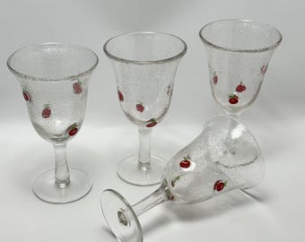 Copas de vino decorativas con pie y burbujas, estilo vintage.