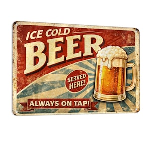Könnte beinhalten: Vintage Metallschild mit den Worten "ICE COLD BEER" in großen, fetten Buchstaben. Ein Bierkrug mit Schaum ist rechts abgebildet. Das Schild enthält auch die Sätze "SERVED HERE!" und "ALWAYS ON TAP!" in einem Retro-Design.