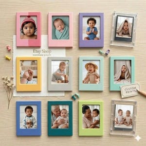 Peut inclure: Plusieurs cadres photo colorés contenant des photos de bébés. Les cadres sont de différentes couleurs, notamment rose, violet, jaune et bleu. Certains cadres sont transparents. Le texte "Etsy Shop Handmade Quality" et "Custom Prints" est visible.