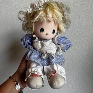 Muñeca musical vintage Precious Moments: coleccionable de los años 80