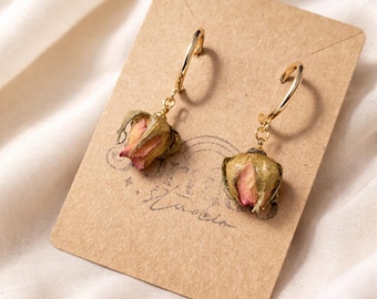 14K Vergoldete Creolen mit echten Rosen – Harz Blumen Ohrringe – Zierlicher Blumenschmuck