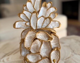 Escultura de piña ostra beige playera mediana (24 cm de alto)