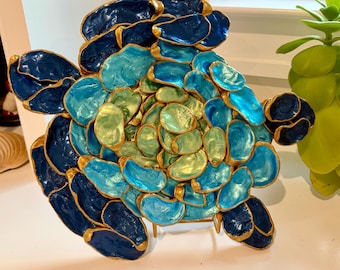 Escultura de tortuga marina hecha de concha de ostra, decoración costera azul y verde