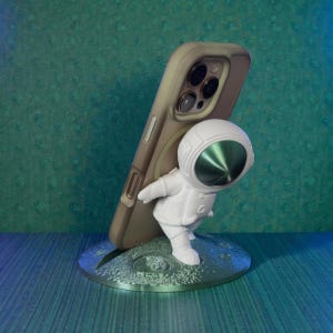 Astronaut Phone Holder