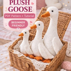 Peut inclure: Ensemble de trois vases en céramique blanche de hauteurs différentes. Finition mate, design texturé et strié. Le plus grand vase mesure environ 25 cm de haut.