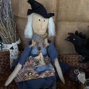 Primitive Witch Doll IZOLDE – Handmade Halloween Rag Doll – Rustic Folk Art Decoration – Farmhouse Autumn Decor Gift