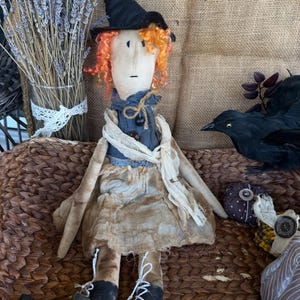 Handmade Witch Doll HESTER – Primitive Cloth Doll – Farmhouse Autumn Decor – Spooky Halloween Gift
