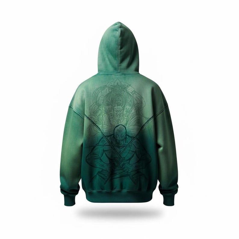 Puede incluir: Sudadera con capucha verde degradado con una ilustraci&oacute;n negra detallada en la espalda. El dise&ntilde;o presenta una figura de guerrero y una deidad ornamentada con m&uacute;ltiples caras. La sudadera tiene capucha y un ajuste holgado.