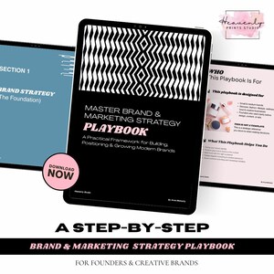 Puede incluir: Una tableta negra muestra un "Master Brand & Marketing Strategy Playbook" con un diseño geométrico. El texto incluye "A Practical Framework for Building, Positioning & Growing Modern Brands." Se ven otras tabletas y texto.