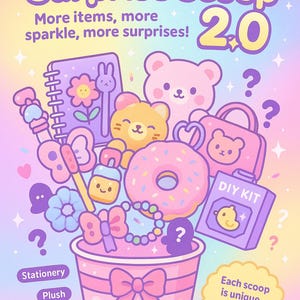 Può includere: Un'illustrazione dai colori pastello che promuove un "Kaewaii Surprise Scoop 2.0". L'immagine presenta un contenitore rosa traboccante di cancelleria, peluche, squishy e accessori. Il testo include "Più articoli, più scintille, più sorprese!"