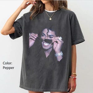 Michael Jackson Vintage Style 90s Unisex Tshirt, Michael Fan Gift, King Of Pop Graphic Shirt, Fan Gifts Bild 1