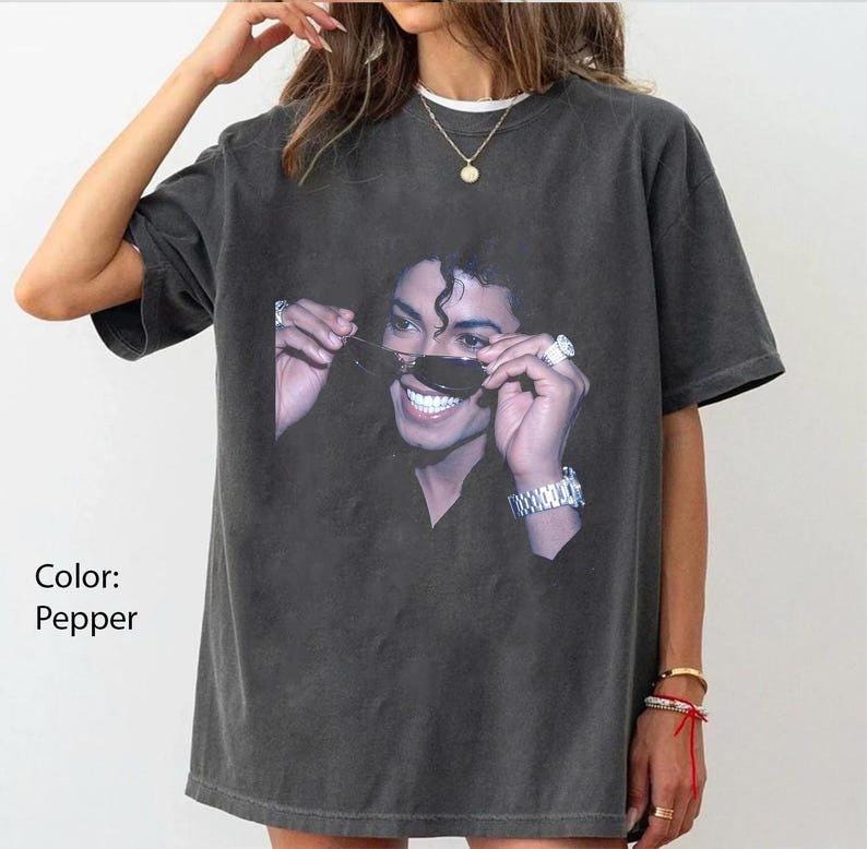 Michael Jackson Vintage Style 90s Unisex Tshirt, Michael Fan Gift, King Of Pop Graphic Shirt, Fan Gifts Bild 1