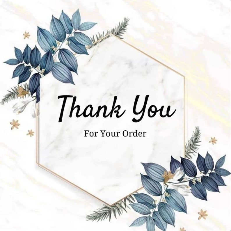 K&ouml;nnte beinhalten: Eine Dankeskarte mit Marmorhintergrund und einem goldenen sechseckigen Rahmen. Die Worte "Thank You For Your Order" stehen in schwarzer Schrift. Blaue Bl&auml;tter und goldene Akzente schm&uuml;cken die Ecken.