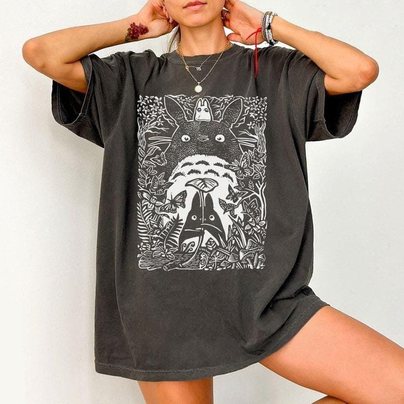 Camiseta vintage con boceto de Mi Vecino Totoro: Camiseta de anime de Studio Ghibli imagen 1