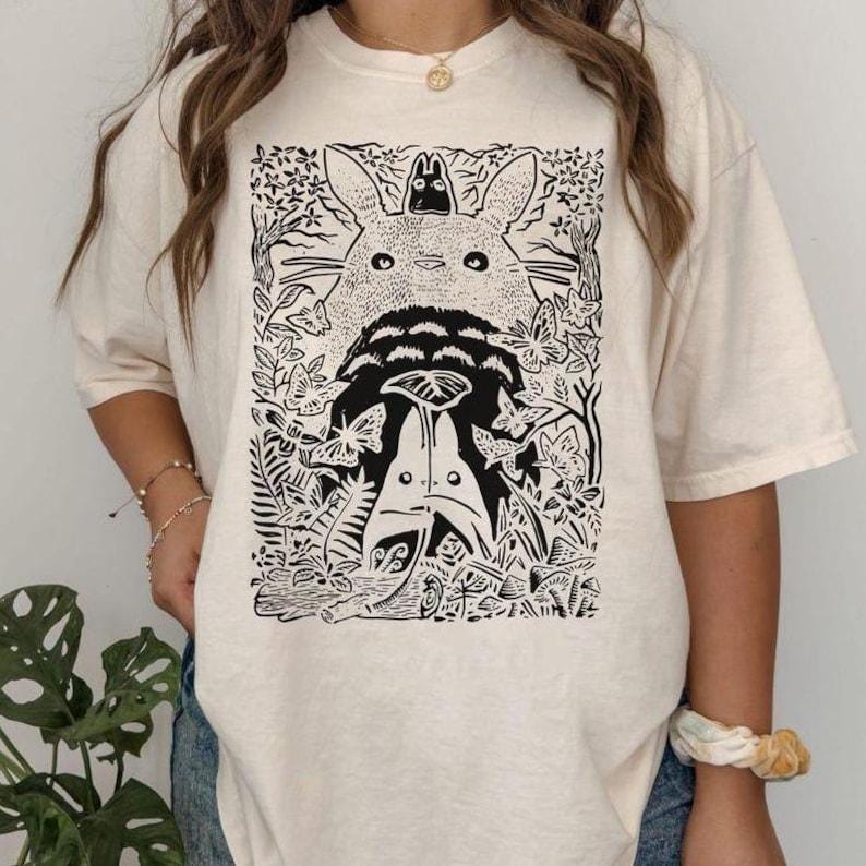 Camiseta vintage con boceto de Mi Vecino Totoro: Camiseta de anime de Studio Ghibli imagen 2