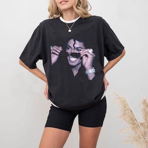Michael Jackson Vintage Style 90s Unisex Tshirt, Michael Fan Gift, King Of Pop Graphic Shirt, Fan Gifts Bild 2