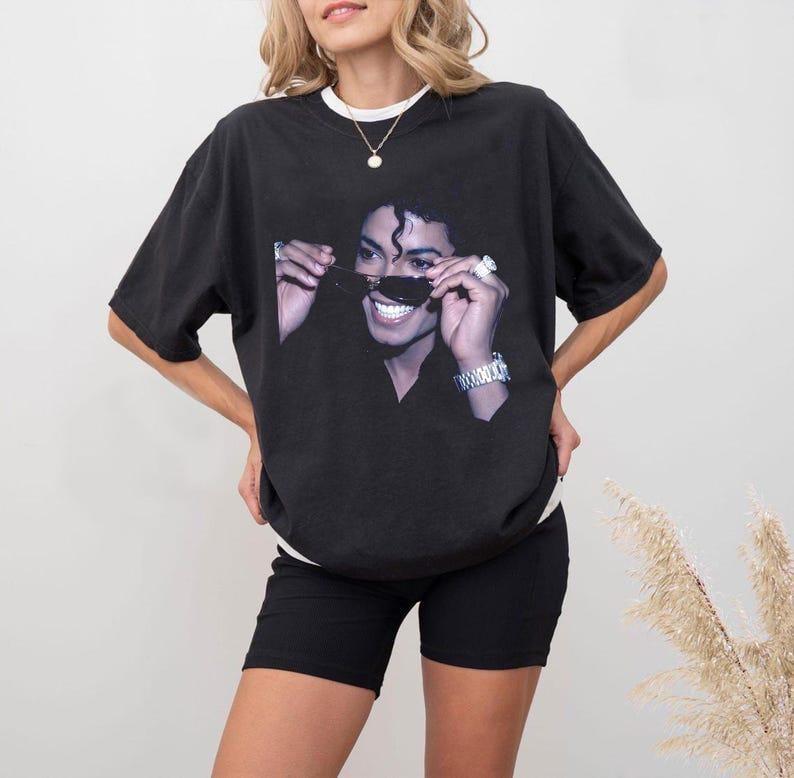 Michael Jackson Vintage Style 90s Unisex Tshirt, Michael Fan Gift, King Of Pop Graphic Shirt, Fan Gifts Bild 2
