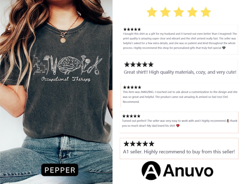 Pu&ograve; includere: T-shirt grigio scuro con la scritta "Occupational Therapy" e grafica bianca. Il design include un cervello, forbici e pezzi di puzzle. La maglietta &egrave; color Pepe.