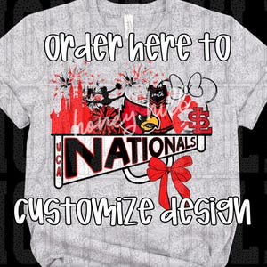 Könnte beinhalten: Hellgraues T-Shirt mit einem Grafikdesign. Das Design enthält den Text "order here to customize design", einen roten Kardinal, Feuerwerk und das Wort "NATIONALS". Unten befindet sich eine rote Schleife.