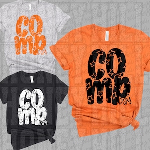Peut inclure: Trois t-shirts à manches courtes en gris clair, noir et orange. Chaque t-shirt présente le texte "comp day" dans une police grasse et arrondie remplie d'un motif d'étoiles répétitif. Le t-shirt gris a du texte orange, le noir du texte blanc et l'orange du texte noir.