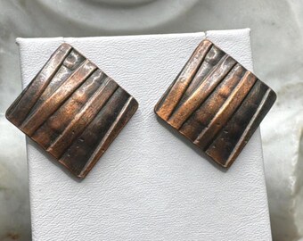 Pendientes de cobre, estilo modernista, cuadrados, con textura brutalista, poste geométrico, elaborados artesanalmente, 2,5 cm (1 pulgada)