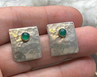 Pendientes de plata de ley con calcedonia, poste rectangular martillado, cabujón verde, estilo modernista, 925