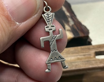 Colgante de plata esterlina, estilo suroeste figurativo, figura danzante grabada, geométrico, 1.25