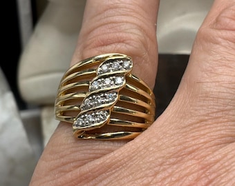 14K Gold Diamond Ring, Ribbed Fan Band Natural Diamond Pods, Maker's Mark, Size 8.5