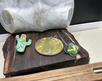 Conjunto de broche de cactus de cerámica, broche de mariposa de cobre esmaltado, colgante de nácar, trío artesanal