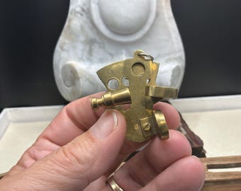 Colgante medidor de distancia interpupilar de latón, herramienta para ópticos, instrumento funcional, portátil, 2 pulgadas