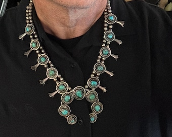 Collar Navajo de turquesa, flor de calabaza, plata de ley, doble hilera de cuentas, colgante Naja, 58 cm (23 pulgadas)