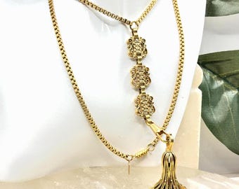 Gold Tone Wax Seal Necklace Green Intaglio Cameo 1928 14 Inch