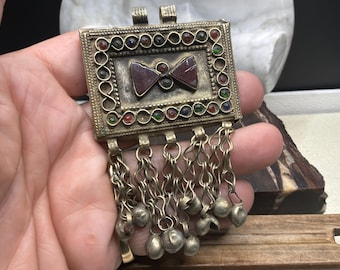 Colgante amuleto Kuchi afgano, piedras de vidrio de cornalina, cadena con flecos de campana (4 pulgadas)