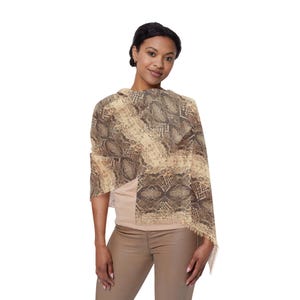 Sciarpa leggera da collo / Sciarpa di lusso per le spalle / Elegante accessorio da viaggio per resort (68,5 x 180 cm) con stampa animalier effetto pitone marrone beige neutro