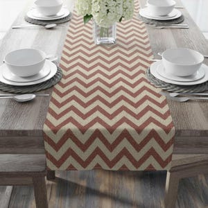 Camino de mesa con estampado de espiga color óxido / Mantelería de rayas en zigzag