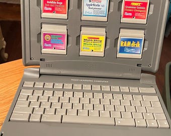 Zeldzame 1996 Tiger Learning-computer Apple IIe-technologie met 6 educatieve cartridges Vintage Tech