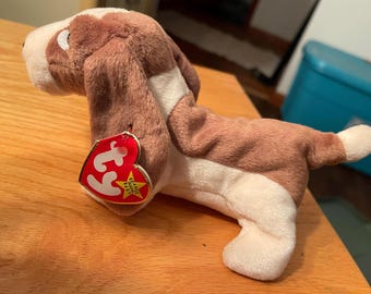 Vintage Ty Beanie Baby Tracker Basset Hound – hond zeldzame tagfout 1998