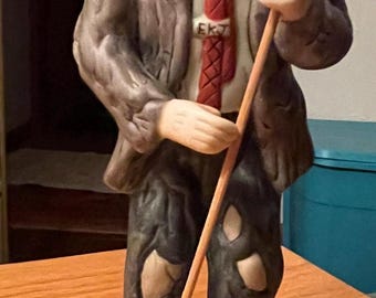 Vintage flambro porseleinen clownbeeldje, Weary Willie Sweeping Up, Circus Collectible