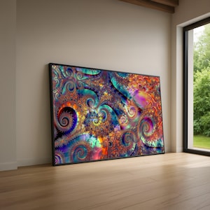 Op de afbeelding: Een ingelijste abstracte kunstprint met een wervelend fractaal ontwerp. Het kunstwerk toont een complex patroon van spiralen in tinten blauw, paars, oranje en groen. Het zwarte frame voegt een moderne touch toe aan de kleurrijke compositie.