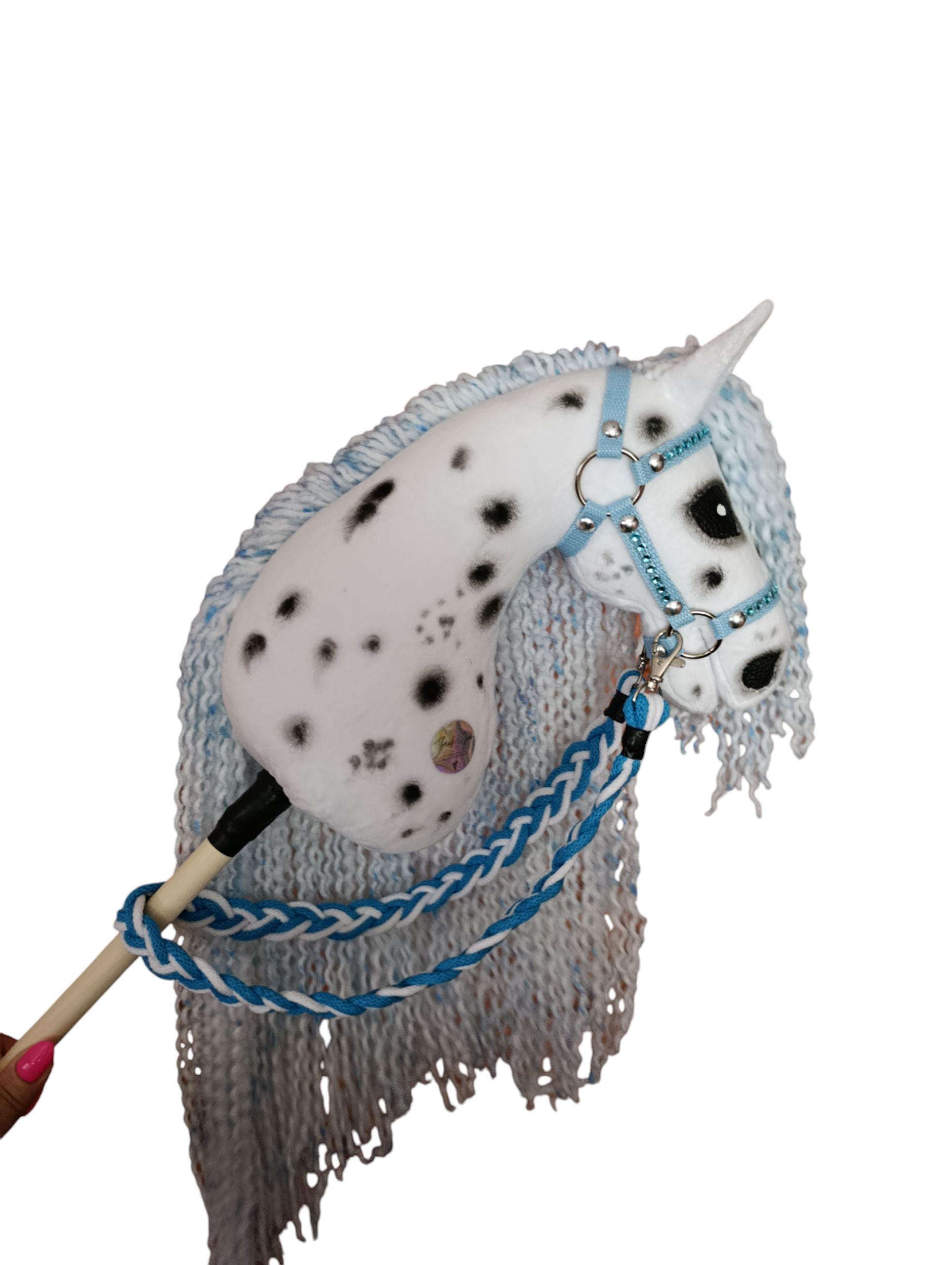 Hobby Horse Réaliste Alezan - Cheval Bâton Avec Bride En Cuir Et Rênes Hobby Horse Réaliste Alezan - Cheval Bâton Avec Bride En Cuir Et Rênes